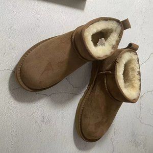 UGG ULTRA MINI CLASSIC BOOTS Shoes NWT Chestnut NIB